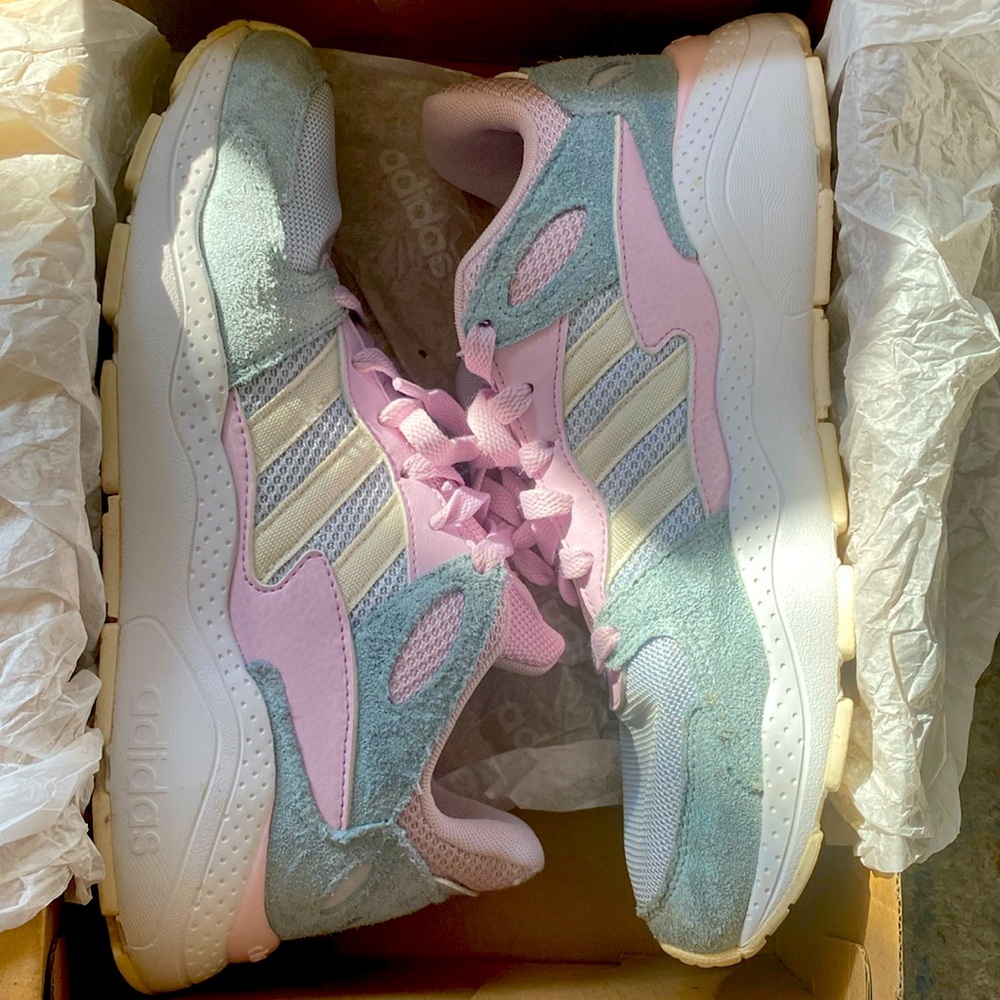 Women’s size 8.5 adidas cloud foam running shoe